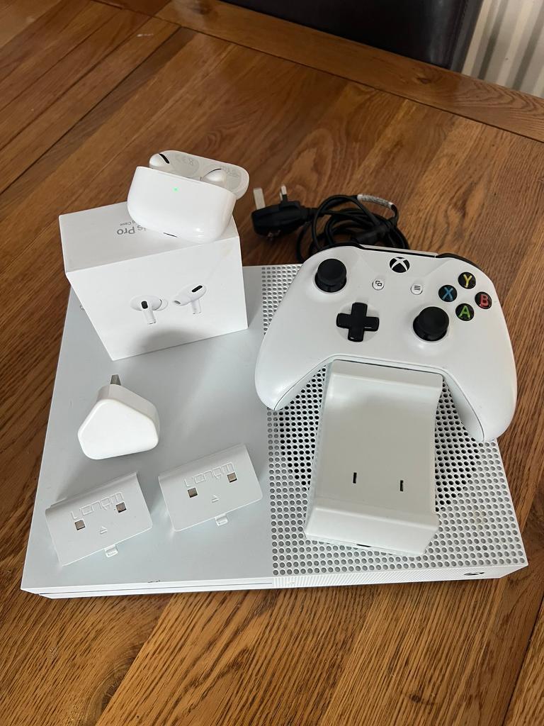Xbox one s with Genuine Apple AirPods 
